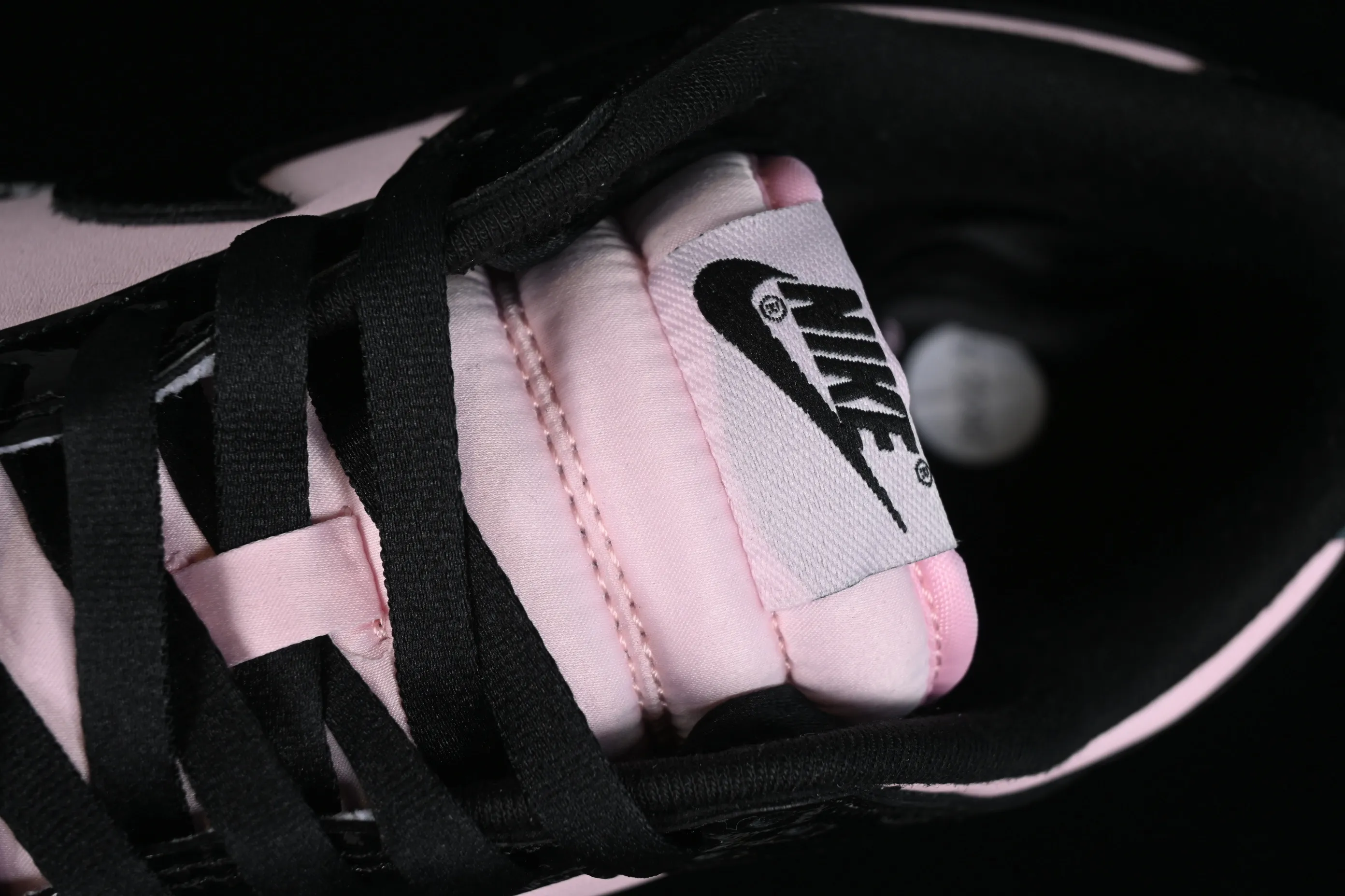 All categories Nk SB Dunk series Nk SB Dunk Low low-top sneakers Nk Dunk Low "Pink Black" black pink SB low-top sports and leisure sneakers DJ9955-600